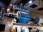 13. Kopswerk: Drehende Teile eines Maschinensatzes image-6614