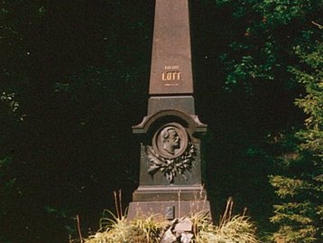 01. Julius-Lott-Denkmal image-6012