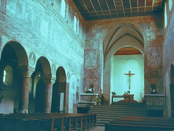 36. Der Innenraum von St. Georg in Oberzell image-2272