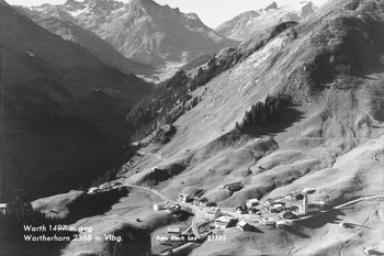 Warth-R_Lau_218538-um-1960-webbearb