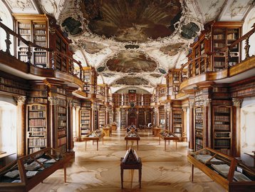 40. St. Gallen - Klosterbibliothek image-2280