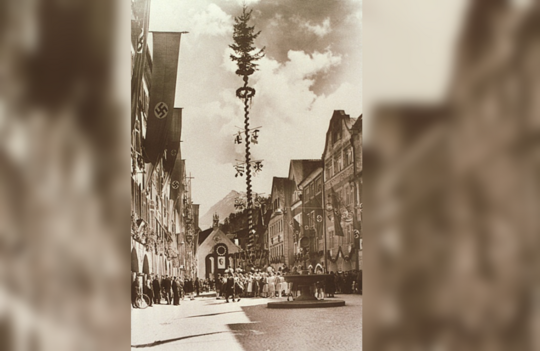 09. „Ehrenbogen“ zu Hitlers 50. Geburtag 09. „Ehrenbogen“ zu Hitlers 50. Geburtag