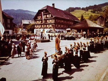 50. Trachtenprozession image-12505