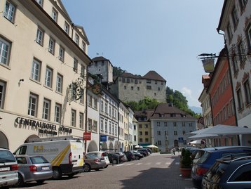 13. Neustadt mit Schattenburg image-3210