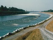 19. Rheinbett bei Vaduz bei Niedrigwasserstand image-6004