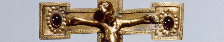 Kunst-K2-Romanik-06_Vortragskreuz-aus-Moeggers-1920x360