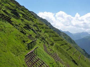 14. Lawinenverbauung am Sennigrat image-5898