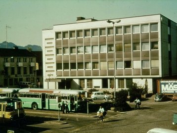 48. Postamt mit Autobahnhof image-5074