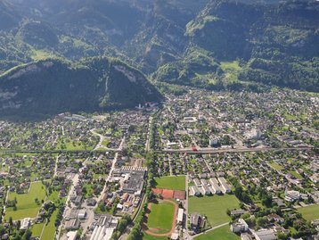 1. Hohenems (Luftaufnahme gegen Osten) image-16991