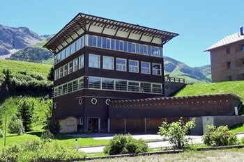 Tannberg-Warth-Schulhaus-aus-video-mm-aw-2014-webbearb