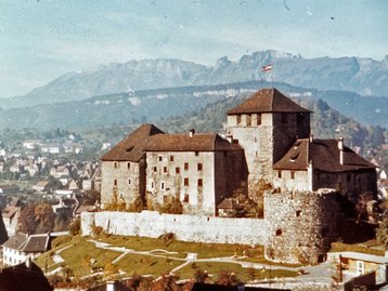 14. Schattenburg (Hinteransicht) image-5211